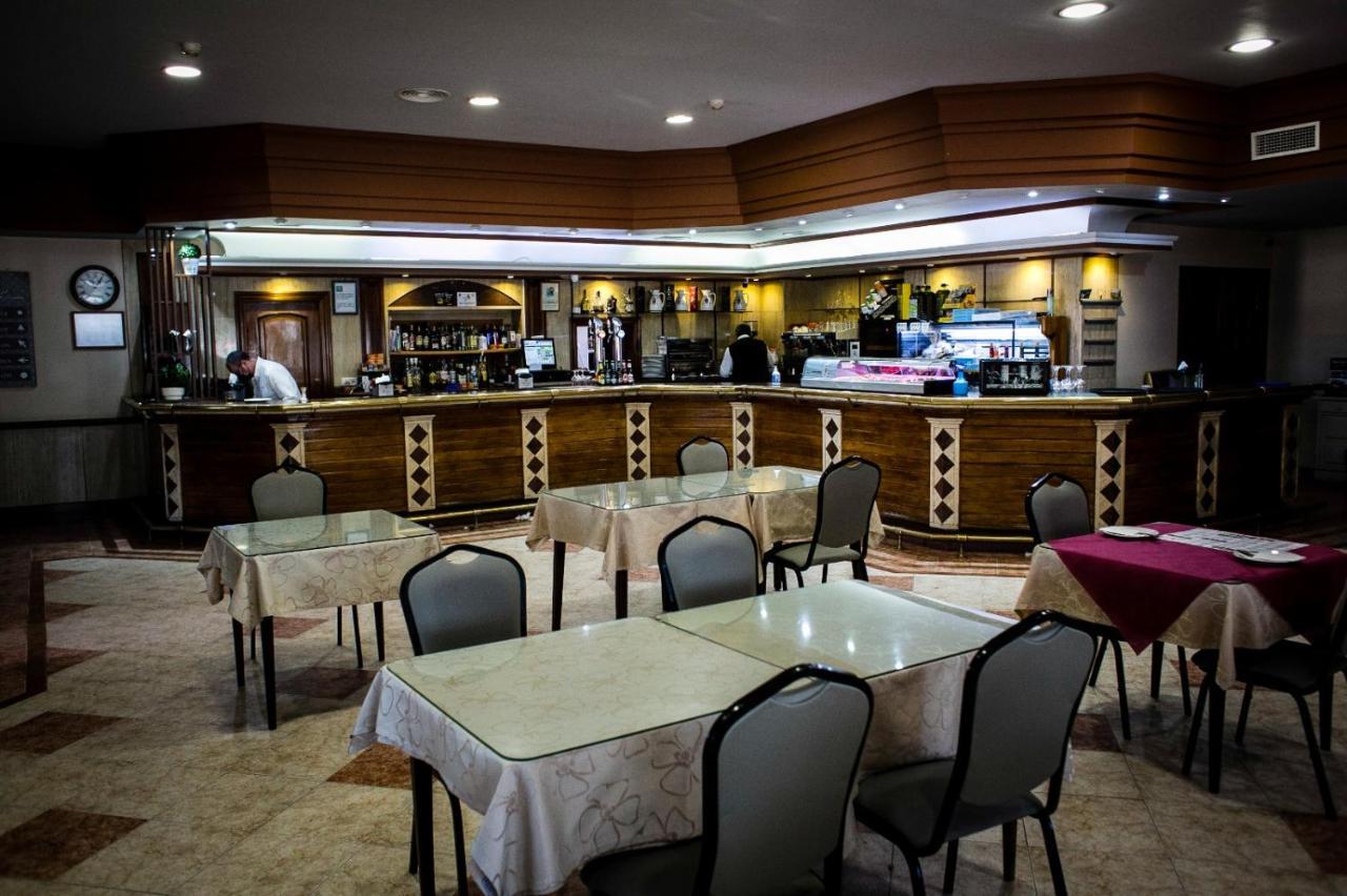Hostal Restaurante El Paso Байлен Экстерьер фото